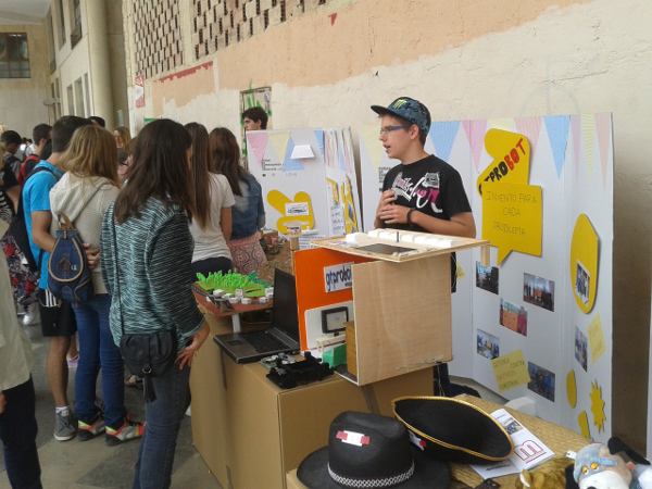 stand de gtprobot en la feria del emprendimiento