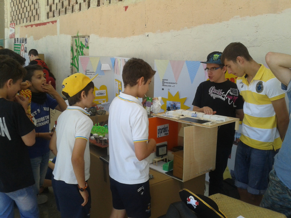 stand de gtprobot en la feria del emprendimiento