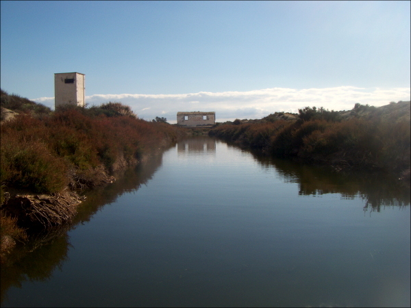 caseta de compuertas y canal de las Almejas