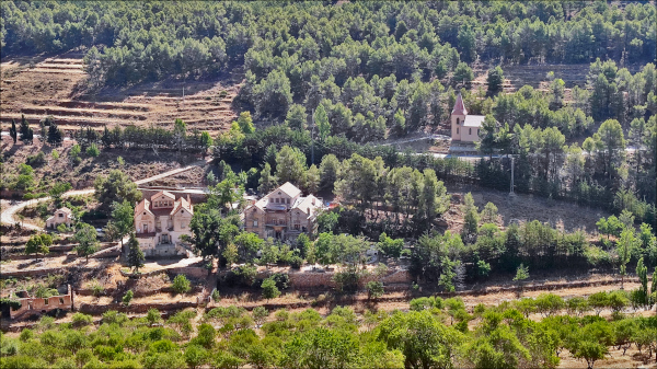 casas de los directores y ermita de Las Menas