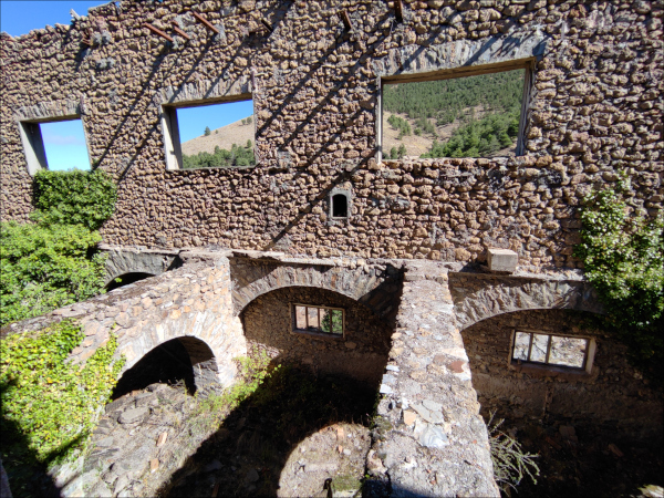 Edificio de talleres de las Menas